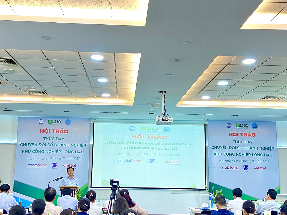 Long Hau Industrial Park organized a workshop to promote digital transformation of businesses