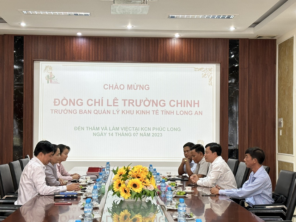 Leaders of Long An Economic Zone Management Board visited and worked at industrial park infrastructure enterprises